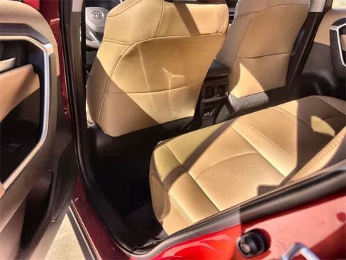 Used 2025 Toyota RAV4 XLE Premium image 33