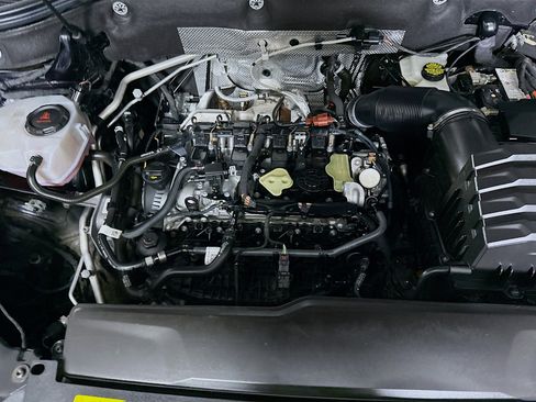 Used 2024 Volkswagen Atlas Cross Sport SE image 32