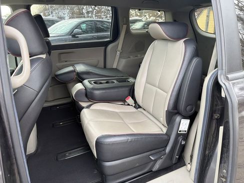 Used 2020 Kia Sedona EX image 23