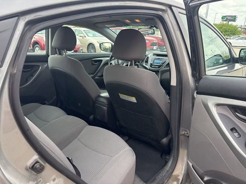 Used 2014 Hyundai Elantra SE w/ Option Group 02 FWD image 26
