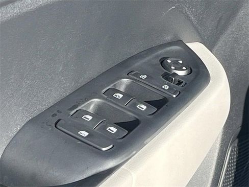 Used 2026 Hyundai Venue SEL image 23