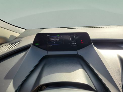 Used 2023 Toyota Prius XLE FWD image 15
