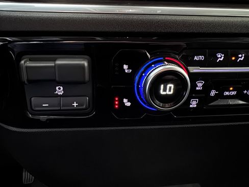 Certified 2026 GMC Sierra 1500 SLT AWD/4WD image 24