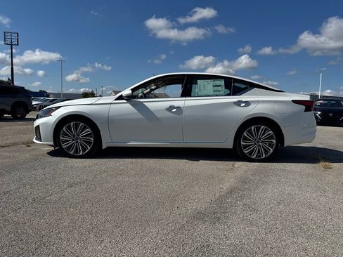 New 2025 Nissan Altima 2.5 SL image 2