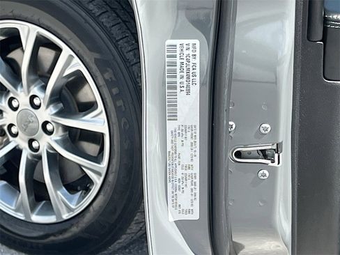 Certified 2021 Jeep Cherokee Latitude Lux image 28