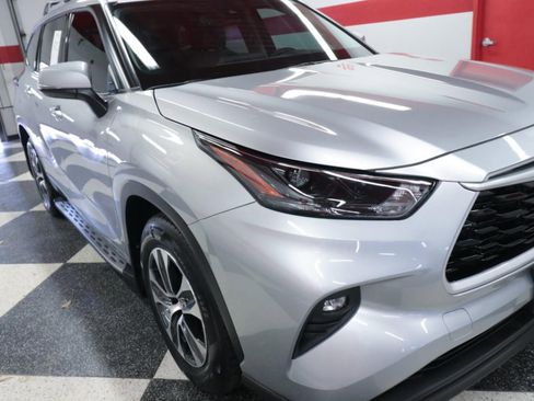 Used 2022 Toyota Highlander XLE FWD image 41