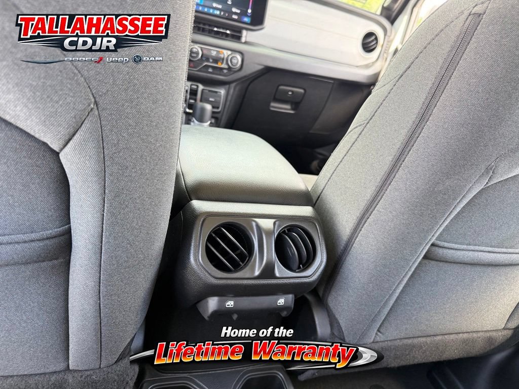 Used 2025 Jeep Gladiator Mojave AWD/4WD image 33