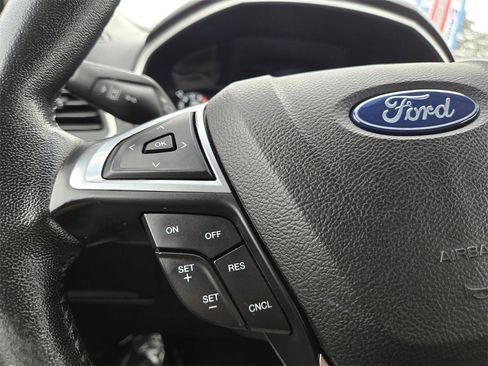 Used 2020 Ford Edge SEL image 17