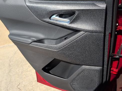 New 2026 Chevrolet Equinox LT w/ LPO, Floor Liner Package FWD image 9