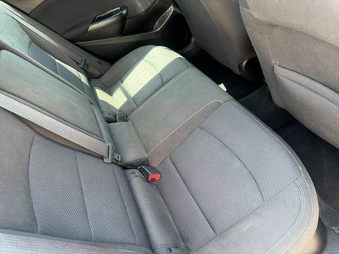 Used 2017 Chevrolet Cruze LT w/ Convenience Package FWD image 4