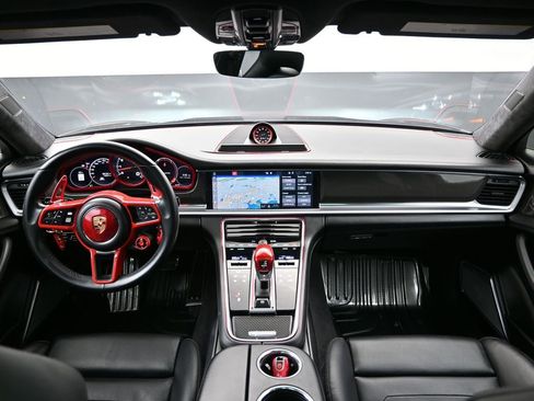 Used 2020 Porsche Panamera GTS image 10