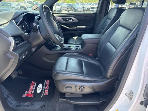 Used 2023 Chevrolet Traverse LT AWD/4WD image 19