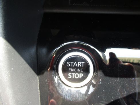 Used 2025 Nissan Versa SV FWD image 23