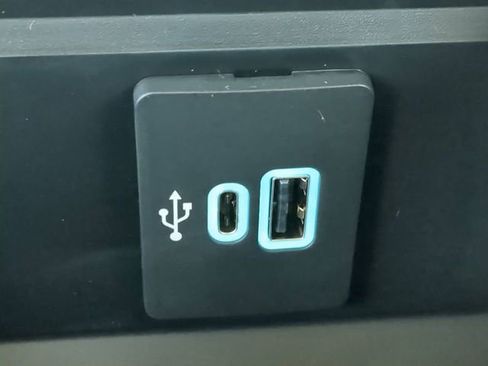 New 2026 Ford F250 Lariat w/ Black Appearance Package image 27