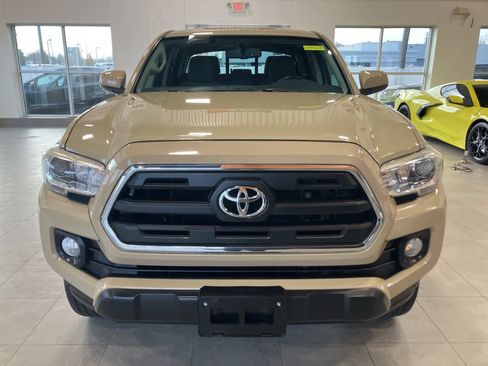 Used 2017 Toyota Tacoma SR5 image 2