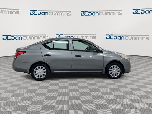Used 2014 Nissan Versa S FWD image 9