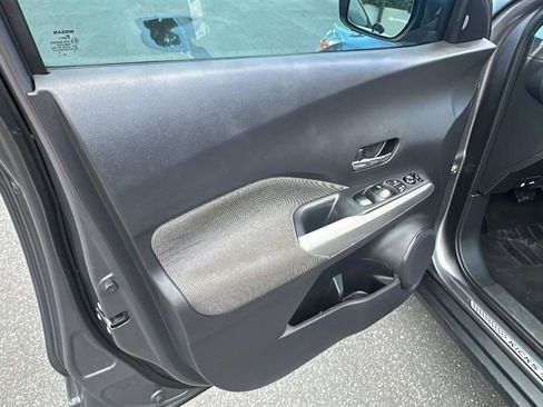 Used 2019 Nissan Kicks SV FWD image 17