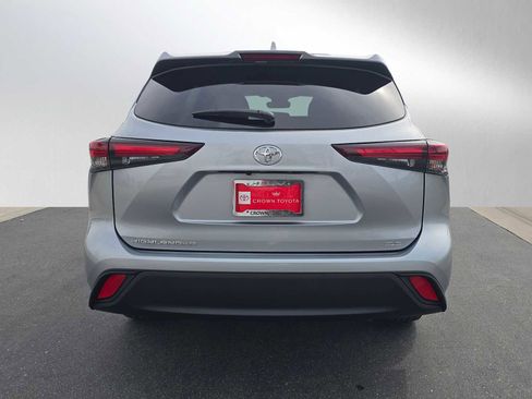 Certified 2025 Toyota Highlander XLE FWD image 4