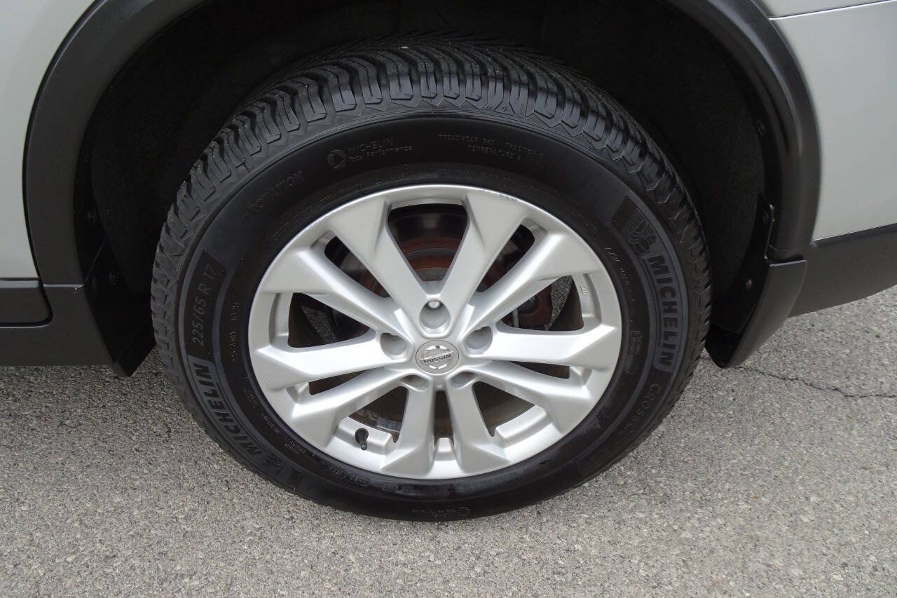 Used 2016 Nissan Rogue SV w/ SV Premium Package AWD/4WD image 11