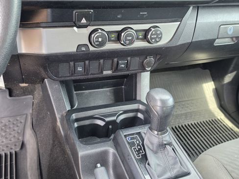 Used 2022 Toyota Tacoma SR w/ SR Convenience Package RWD image 18