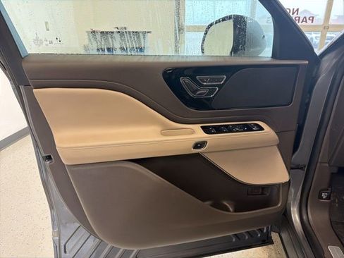 Used 2023 Lincoln Aviator AWD w/ Premium Package image 42