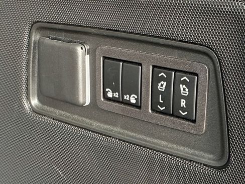 Used 2024 Cadillac Escalade Premium Luxury w/ Performance Package AWD/4WD image 18