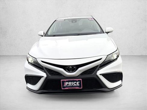 Used 2024 Toyota Camry SE image 2