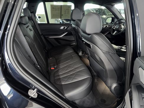 Used 2025 BMW X5 xDrive40i w/ M Sport Package AWD/4WD image 12