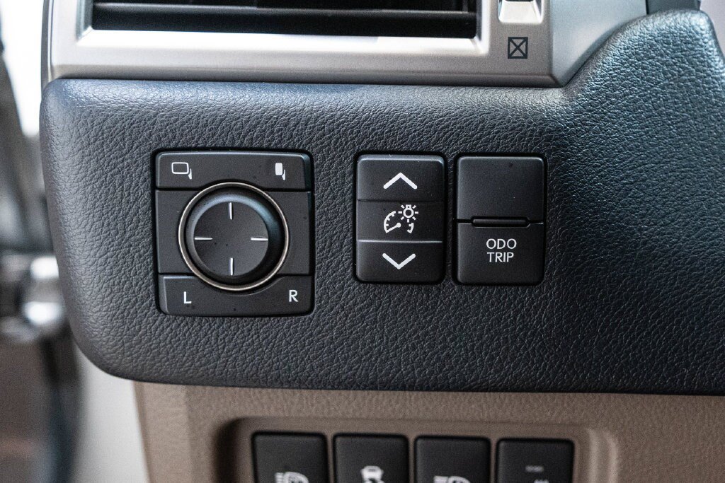 Used 2023 Lexus GX 460 Premium w/ Accessory Package AWD/4WD image 24