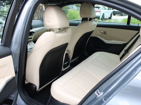 Used 2025 BMW 330i Sedan w/ Convenience Package image 24