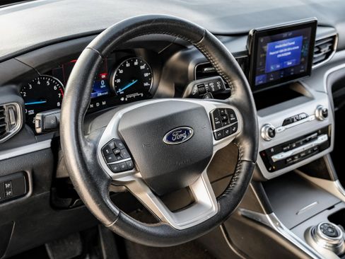 Used 2021 Ford Explorer XLT w/ Equipment Group 202A image 13
