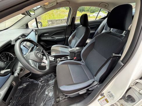 Used 2025 Nissan Versa SV FWD image 33