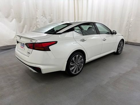 Used 2024 Nissan Altima 2.5 SL AWD/4WD image 6