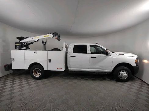 Used 2024 RAM 3500 Tradesman AWD/4WD image 3