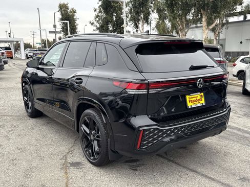 New 2026 Volkswagen Tiguan SE R-Line FWD image 4