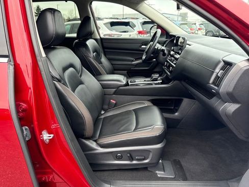 Used 2023 Nissan Pathfinder SL w/ Black Appearance Package image 9