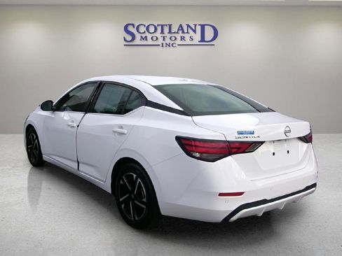 Used 2024 Nissan Sentra SV FWD image 8