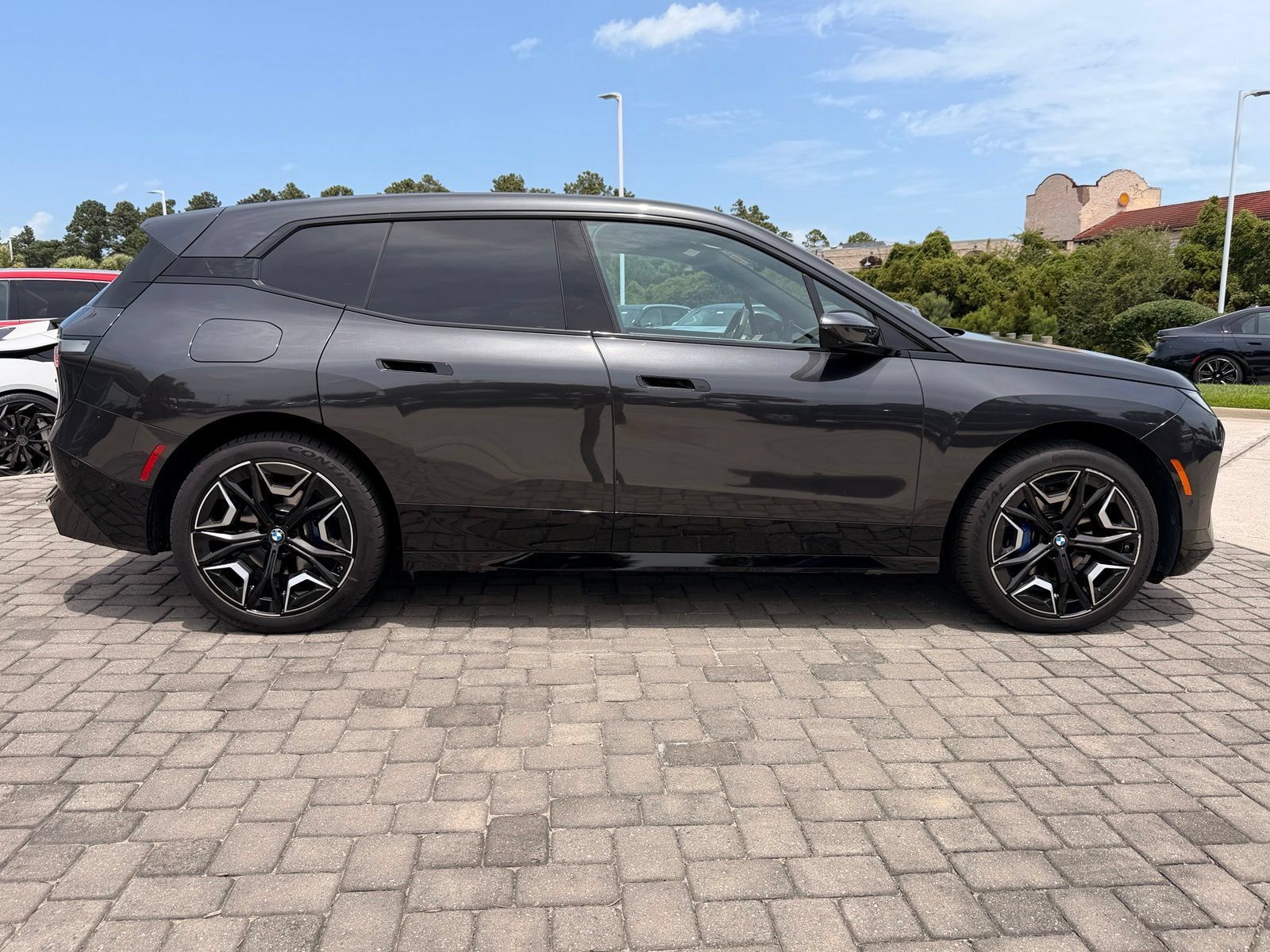 Used 2024 BMW iX xDrive50 w/ Sport Package AWD/4WD image 8