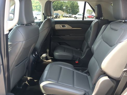 Certified 2025 Ford Explorer Active w/ Active Comfort Package RWD image 12