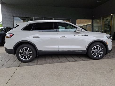 Used 2022 Lincoln Nautilus Reserve AWD/4WD image 7