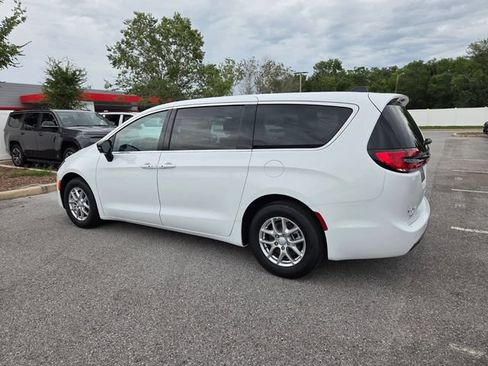 New 2027 Chrysler Pacifica Select w/ Family Tech Group FWD image 8