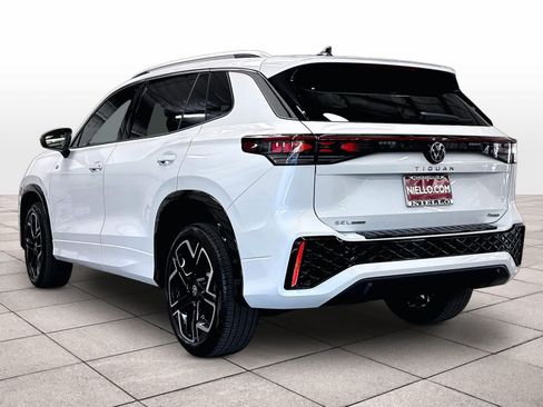 New 2026 Volkswagen Tiguan SEL R-Line AWD/4WD image 3