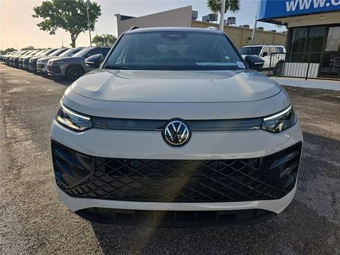 New 2026 Volkswagen Tiguan SE R-Line FWD image 2