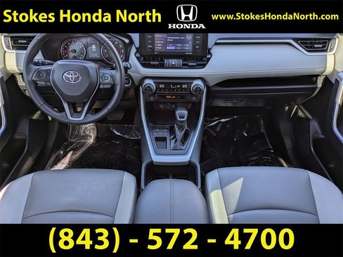 Used 2022 Toyota RAV4 XLE Premium image 15