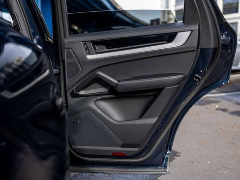 Certified 2025 Porsche Cayenne S image 41