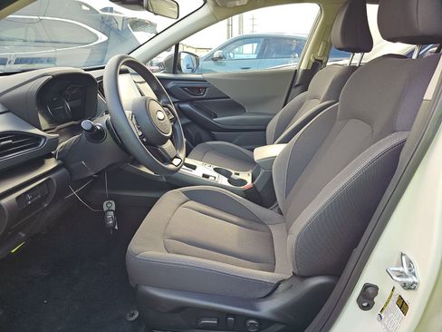 Used 2025 Subaru Crosstrek 2.0i Premium image 13