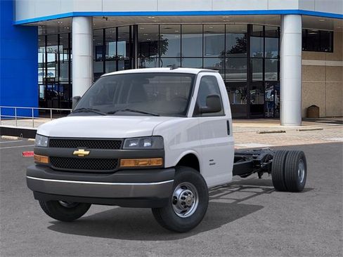 New 2026 Chevrolet Express 3500 RWD image 6