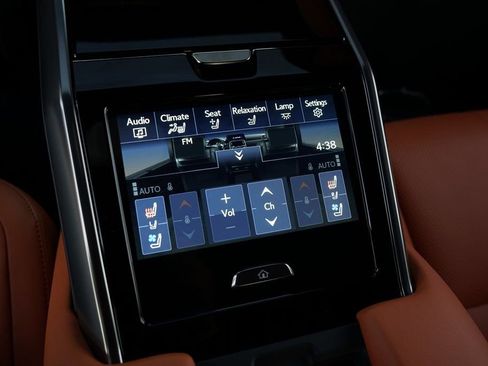 Used 2026 Lexus LX 700h Ultra Luxury image 28