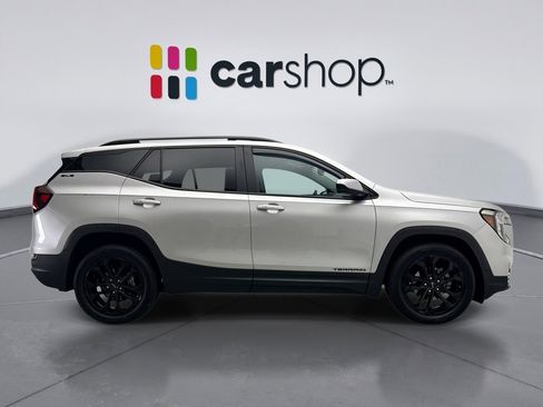 Used 2022 GMC Terrain SLE w/ Driver Convenience Package image 6