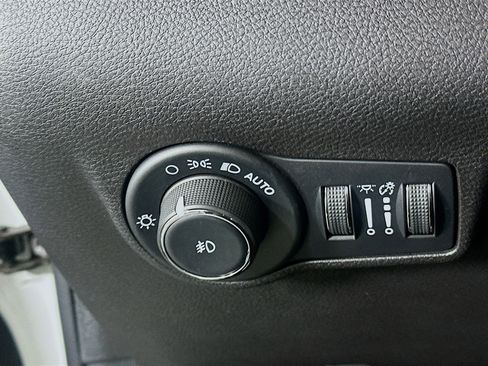 Used 2025 Jeep Compass Latitude image 17